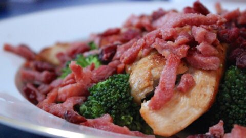 Broccolisalade met kip