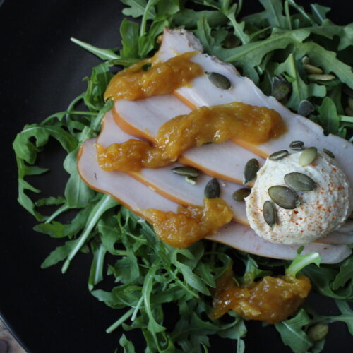 Rucolasalade met gerookte kip